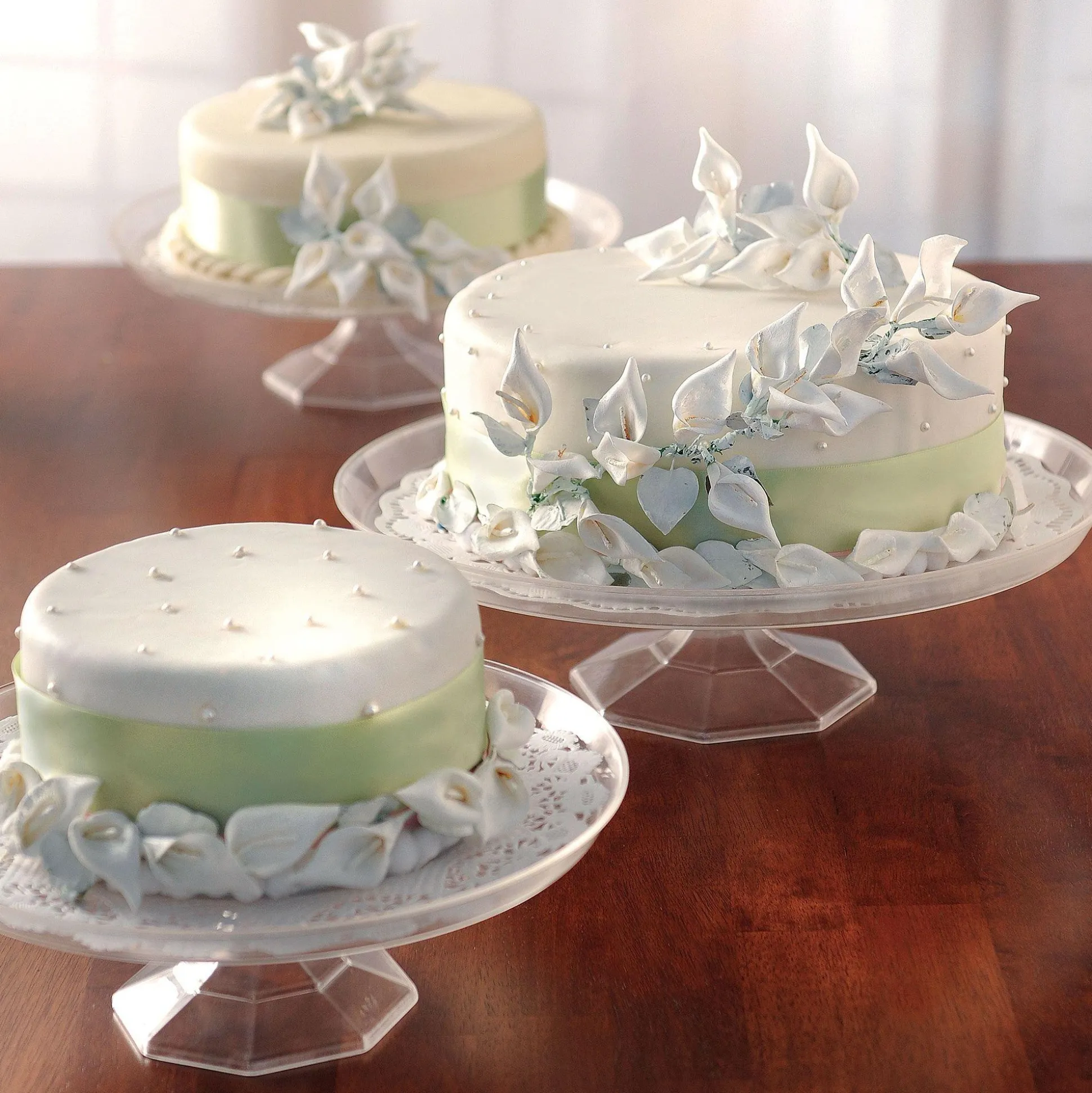 Party City Large Plastic Cake Stand| Bakeware